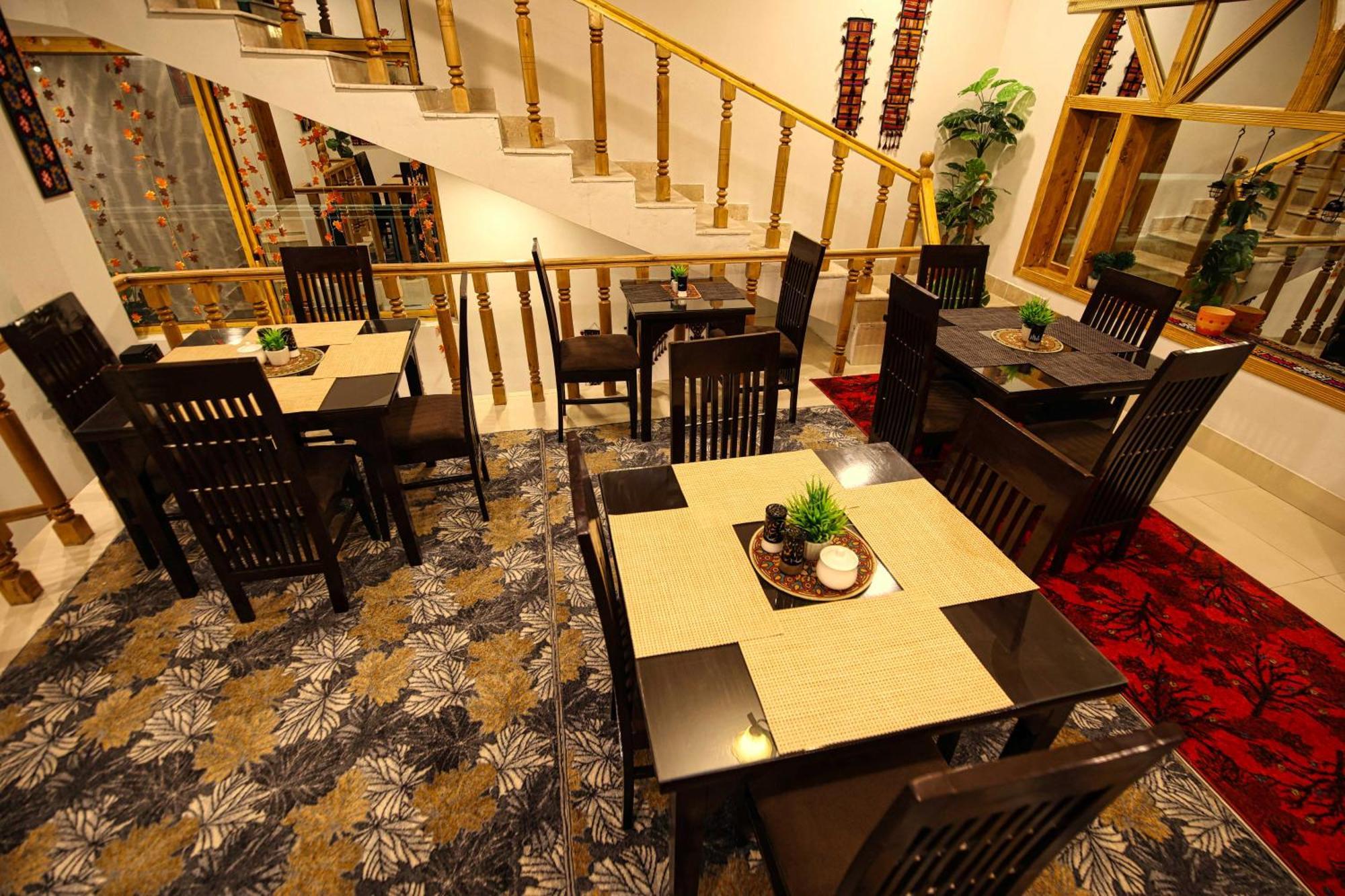 Oak Residency Hotel Gilgit Bagian luar foto
