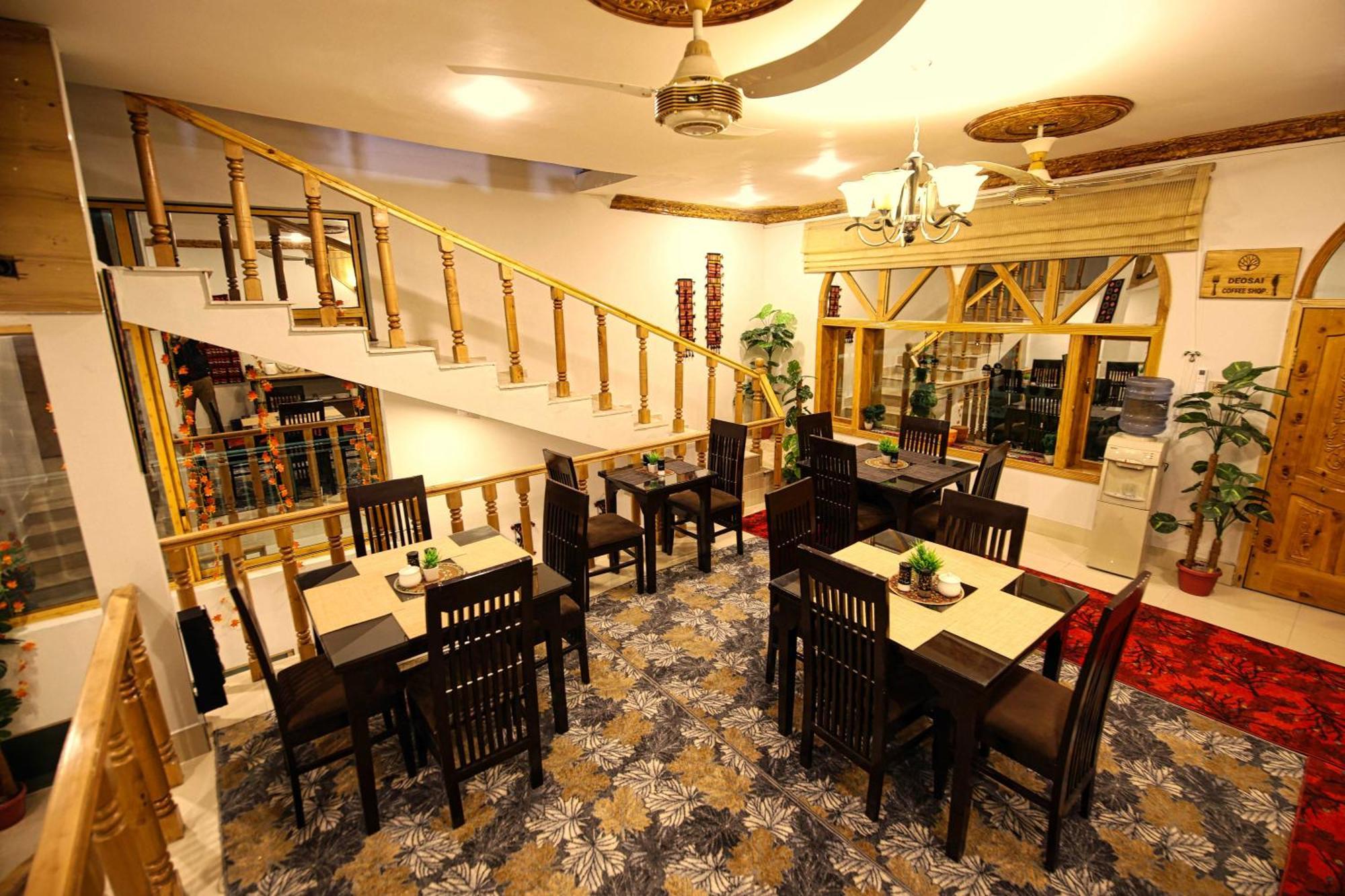 Oak Residency Hotel Gilgit Bagian luar foto