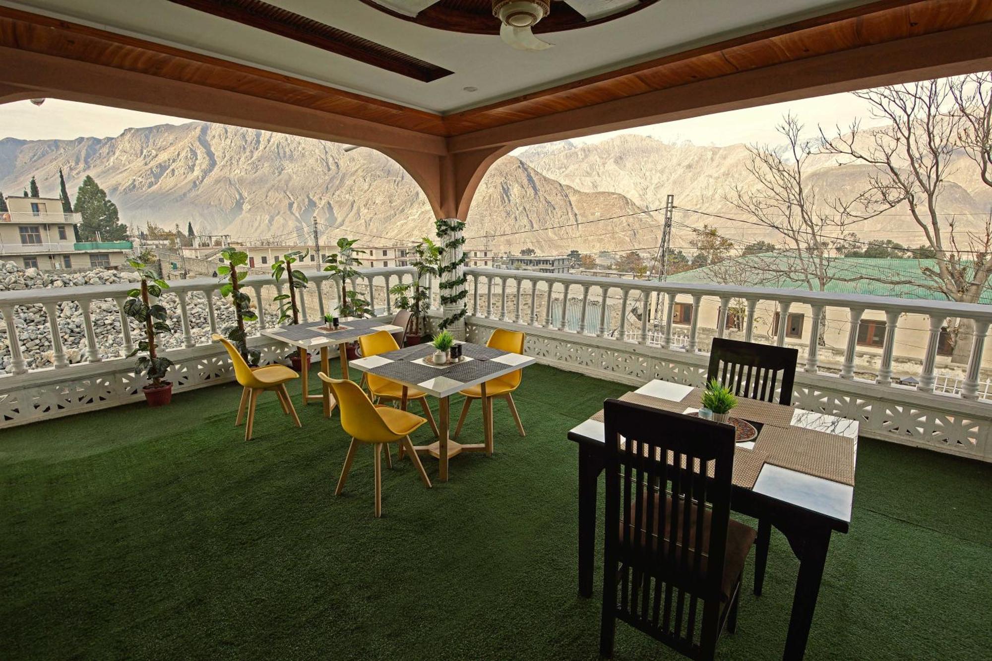 Oak Residency Hotel Gilgit Bagian luar foto