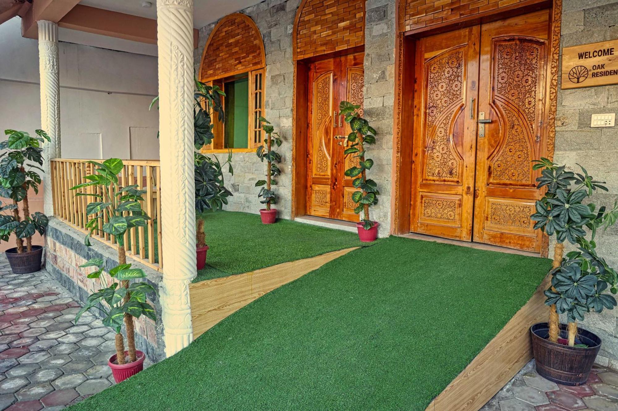 Oak Residency Hotel Gilgit Bagian luar foto